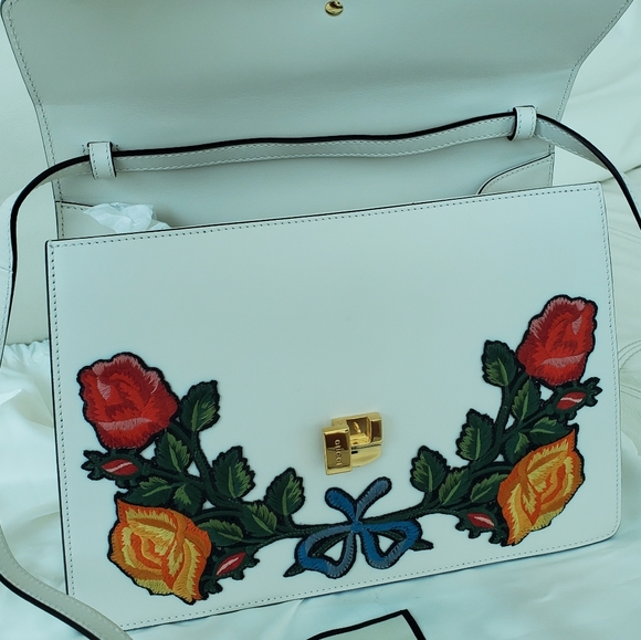 Autgentic Gucci Sylvie Medium - Picture 5 of 11